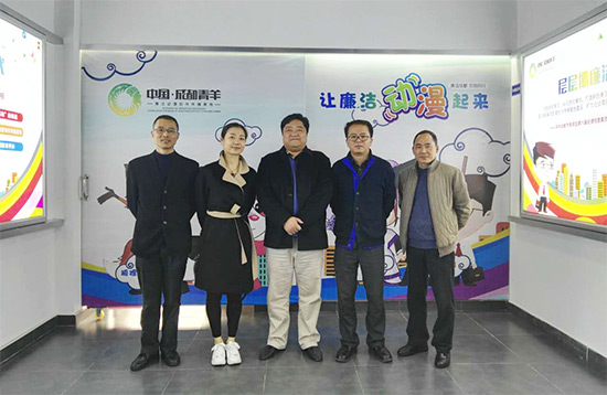 公司董事长贺麟（正中）、总经理王玺（左一）与羊安镇领导合影-ok