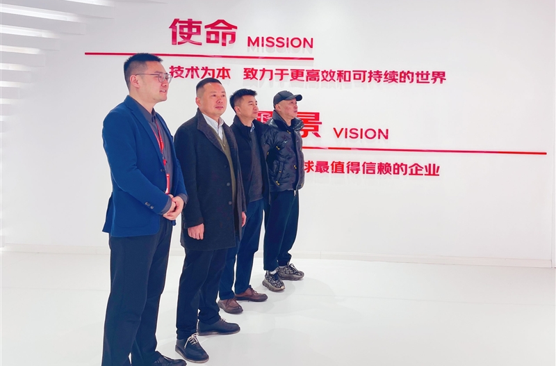 中共马尔康市委常委杨成军一行临我司考察交流