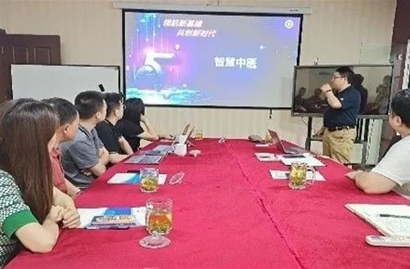 川基协联合成都科技企业孵化器协会、成都天府文创金融科技公司调研万维图新