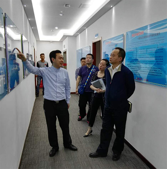 青羊区政法委王书记等一行领导对汪家拐街道i•汪家智慧生活平台进行参观考察-ok